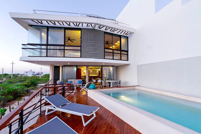 Modern beach front getaway - Image 1