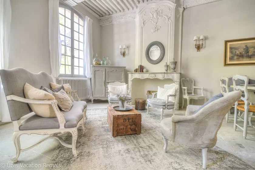 Beautiful apartment in the historic center of Uzès - Image 1