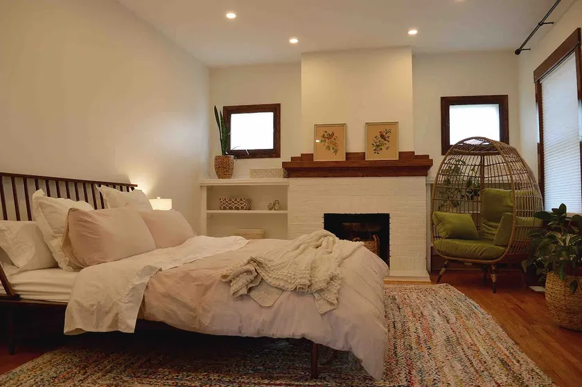 Main on Main ~ Stylish Studio Downtown Kingsville - Image 1