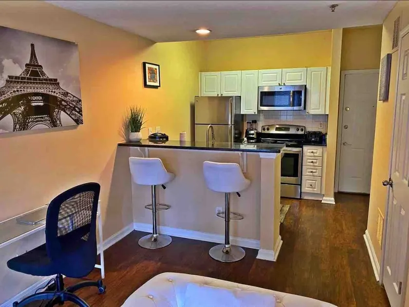 Cozy and Quiet Gem Near Perimeter Mall - Image 1