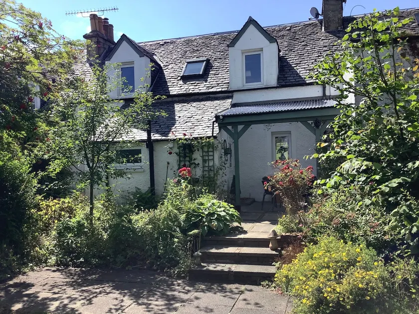 Moray's Cottage, Gargunnock - Image 1