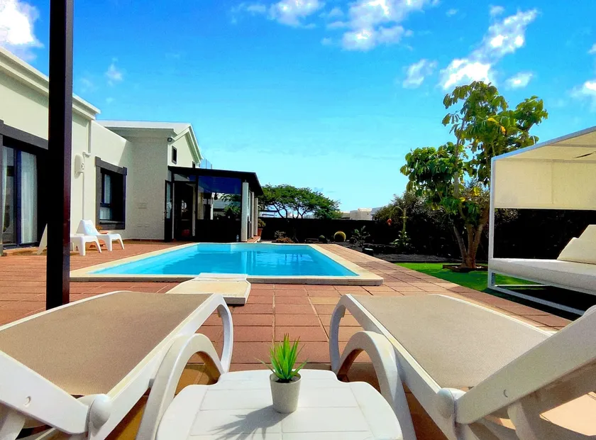 Smuk villa & Opvarmet pool & Internet, fuld SKY & International TV - Image 1