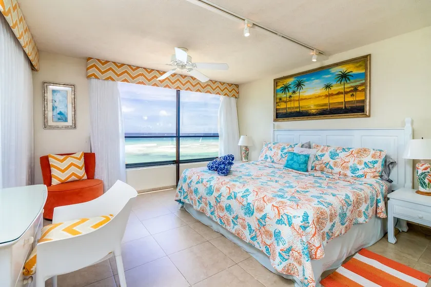 Popular 1 bed condo with pool & amazing sea views - Image 1