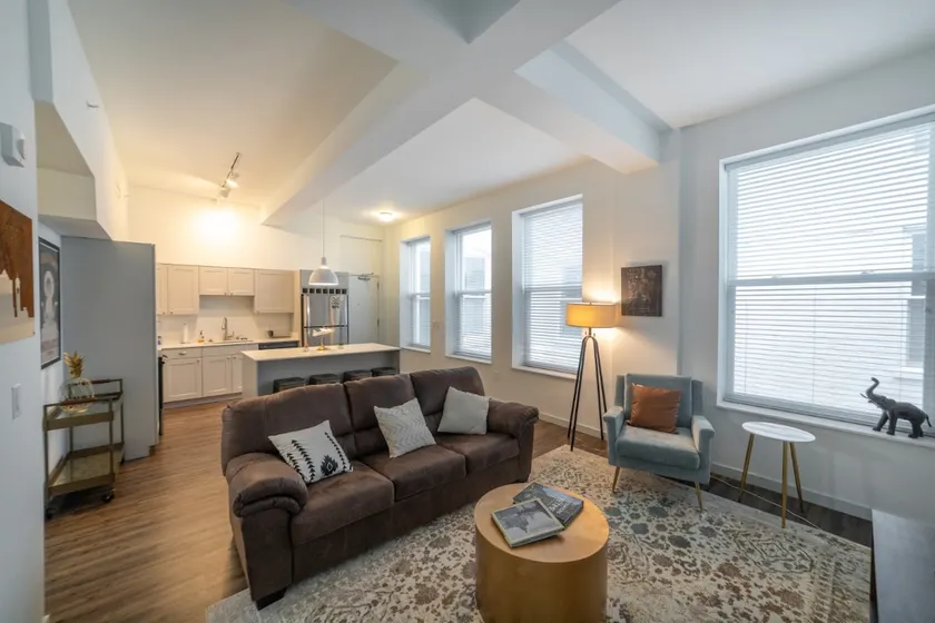 2 Bedroom condo w/ king beds/Free parking/downtown - Image 1