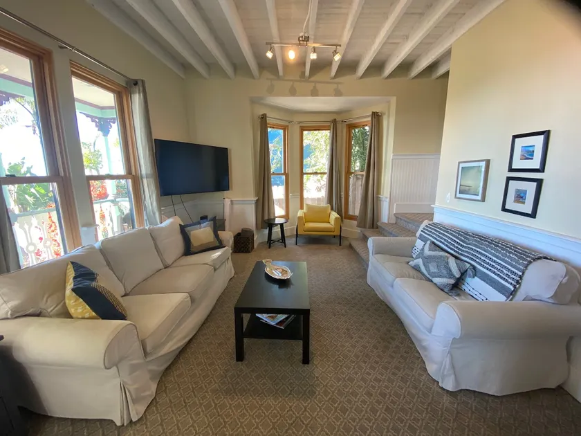 The Lillie House-Amazing Ocean Views in Summerland - Image 1
