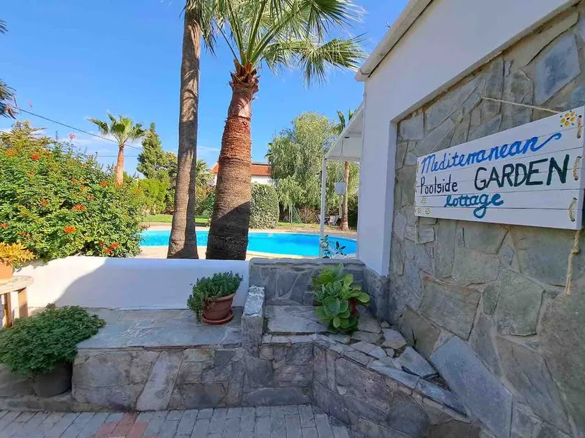 Mediterranean poolside garden cottage - Image 1