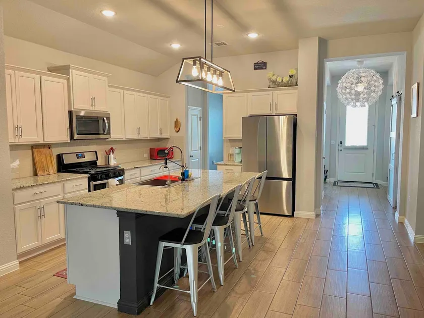 Great location! Lots of amenities for Families! - Image 1