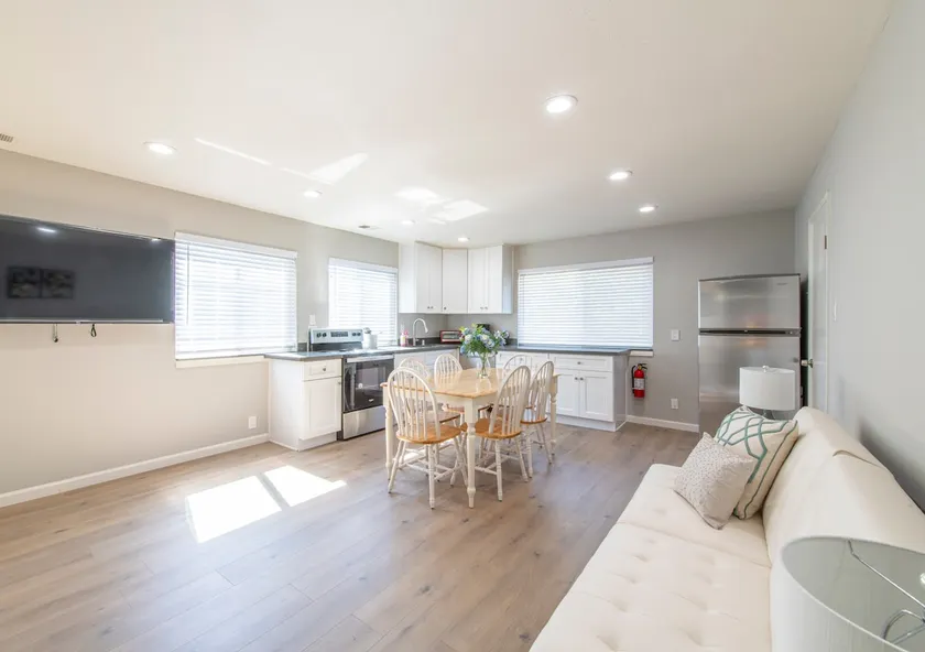 Modern 8B/5B - Spacious Home in Santa Clara - Image 1