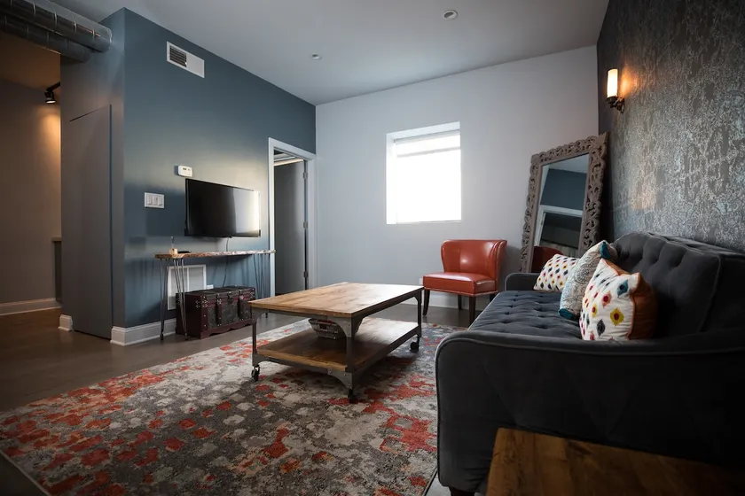 2BR/1.5 Bath in Logan Square - Image 1