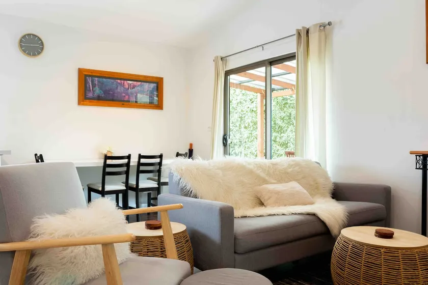 Quiet/Rural 2 Bedroom Apartment - Image 1