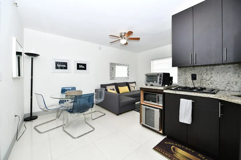 Oceanfront 1QB-1SB -Pool-2FreeBeach Chairs - Image 1