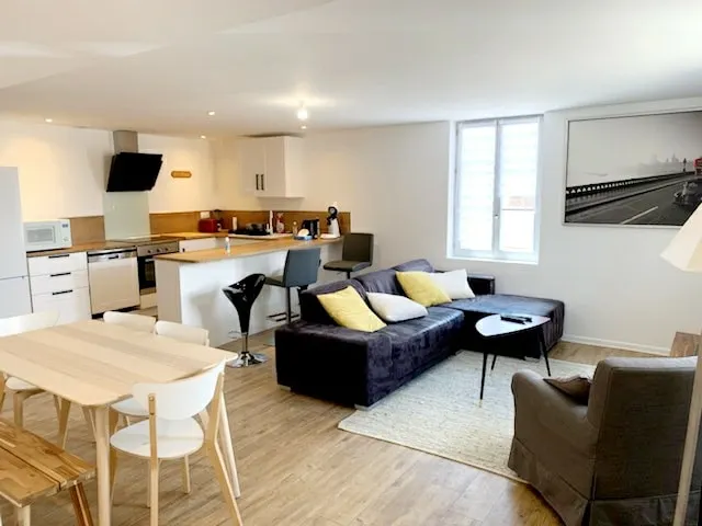Beautiful Air-conditioned Apartment in the heart of the village - Image 1