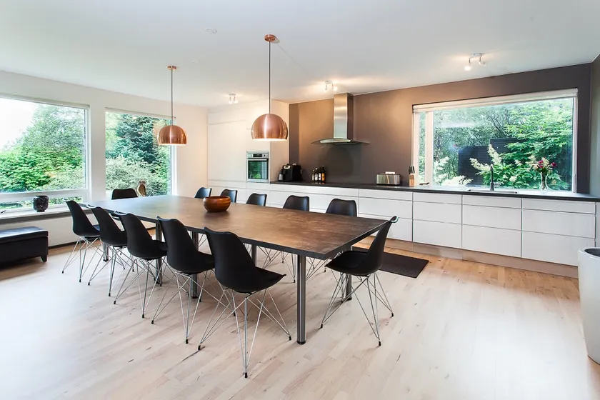 A beautiful and modern luxury villa - Image 1