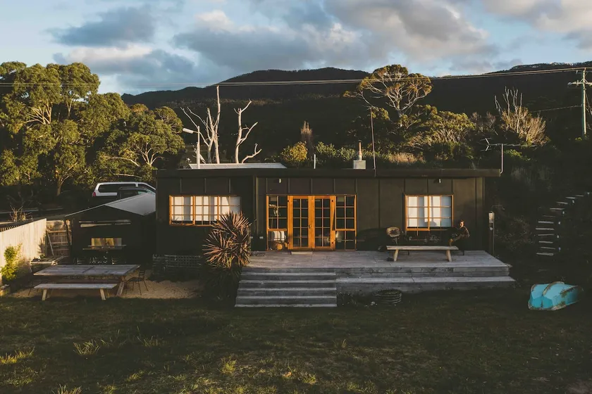 Beachfront: House of the Weedy Seadragon - Image 1