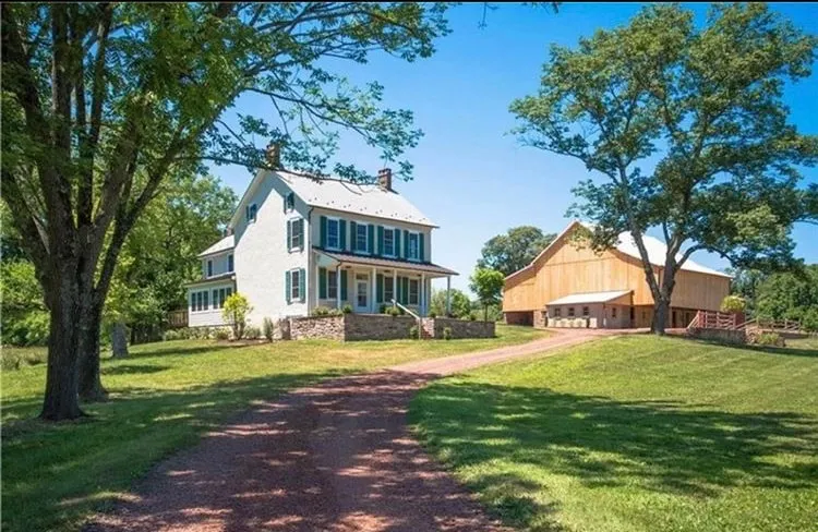 Rústico se encuentra con una granja moderna en el condado de Bucks - Image 1