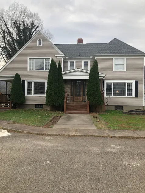 Kanawha River House Get Away with Hot Tub - Image 1