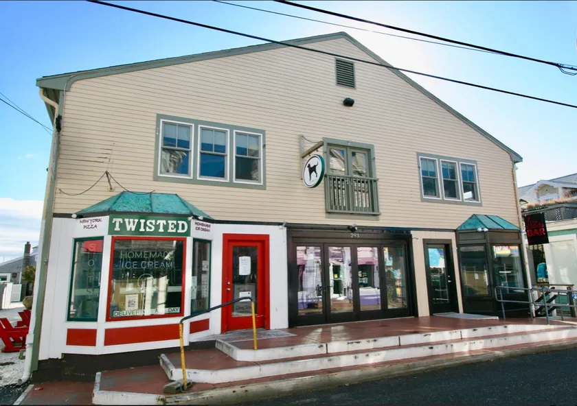 Center of Town Condo on Commercial St - Image 1