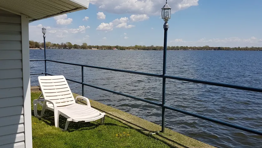 STOPOVER 336: Could not be closer to Champlain lake!!! - Image 1