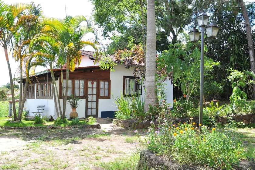GUEST HOUSE, 300MB WIFI, KITCHEN, GARAGE - Image 1