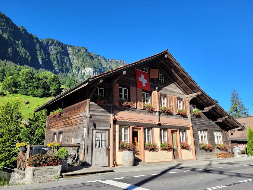 Cozy 3-room apartment near Burglauenen train station - Image 1