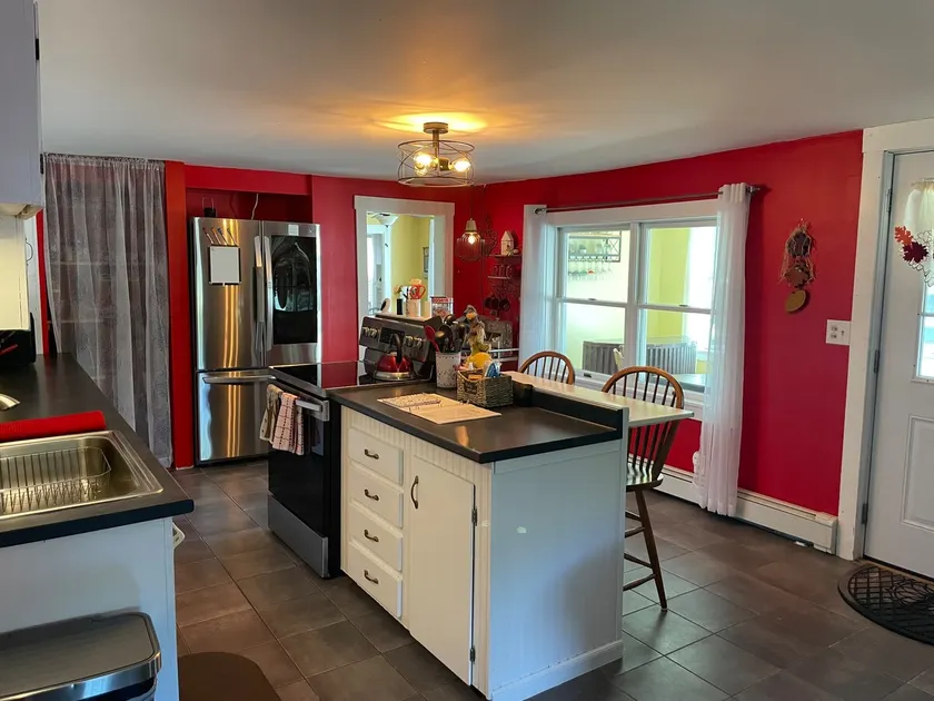 Cheerful spacious updated 1825 Maine Farmhouse! - Image 1