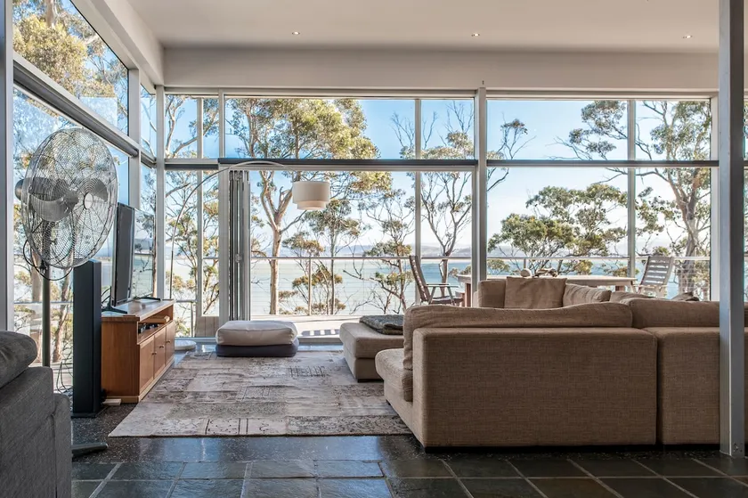 Baragoola Retreat - Luxury Waterfront Property - Image 1