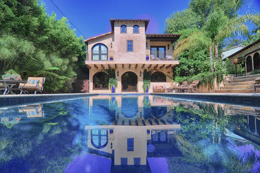 2 BR Mediterranean Oasis Sleeps 6! - Image 1