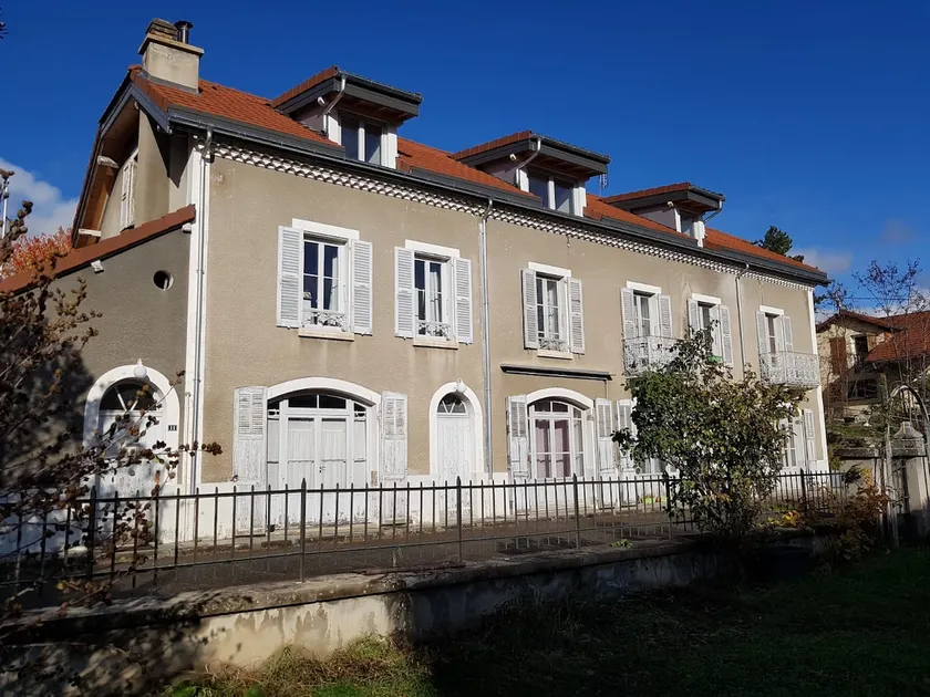 Quiet, bright, characterful accommodation with garden. - Image 1