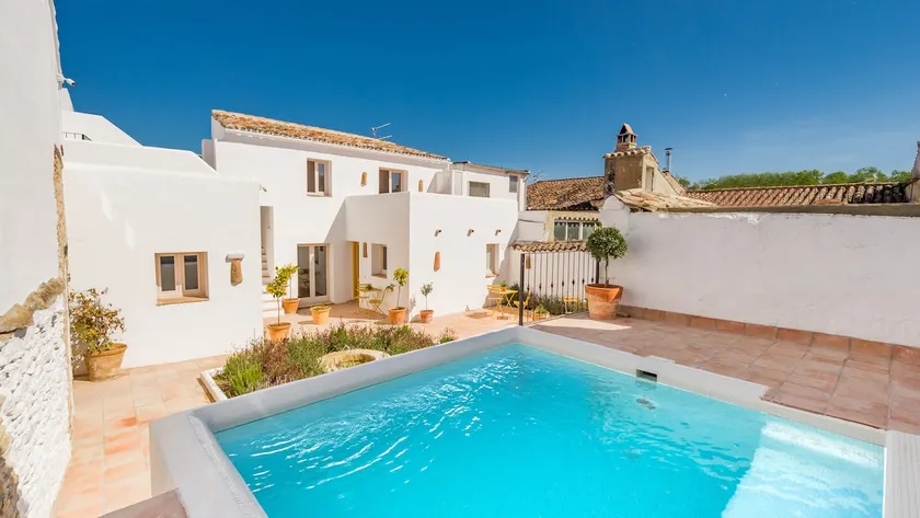 Ronda Garden flat with own terrace and shared pool - Image 1