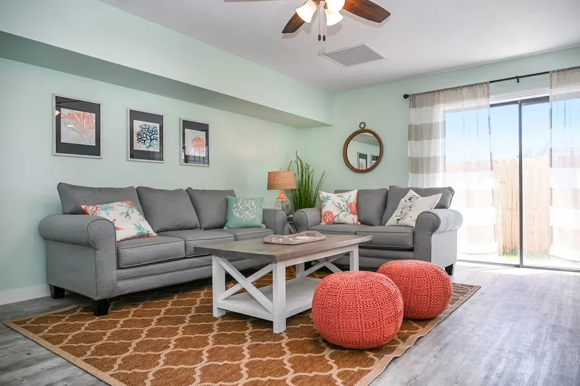 Gorgeous 3 Bed Beach House Only Steps to the beach - Image 1
