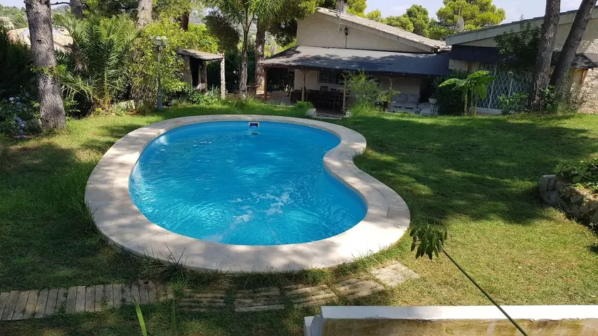 House with a private pool in Turis, Valencia - Image 1