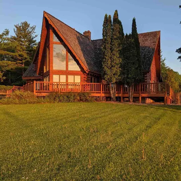 Rapid River Rustic Lodge, with plenty of space! - Image 1