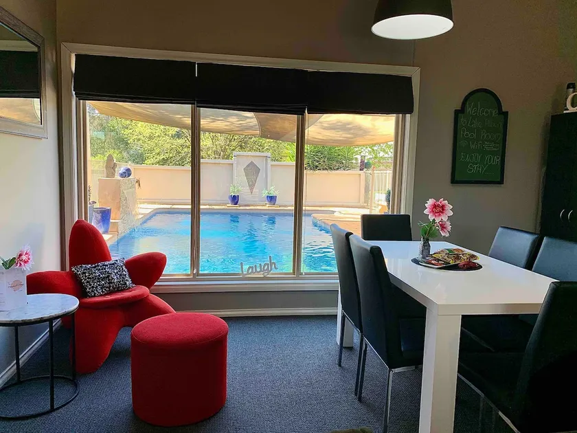 Pool Room, Lake Albert, sleeps 6 - Image 1