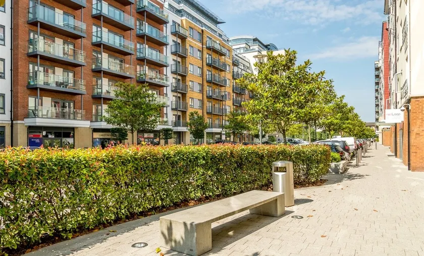 LUXURY 2Bed & 2Bath Apartment Next to London Museum - Image 1
