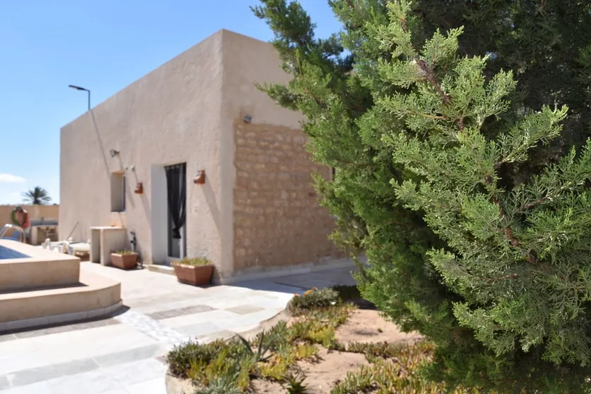 Dahlia villa with detached pool - Image 1