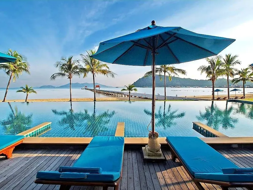 Luxury Penthouse 130m2 Seaview Infinity Pool&Beach - Image 1