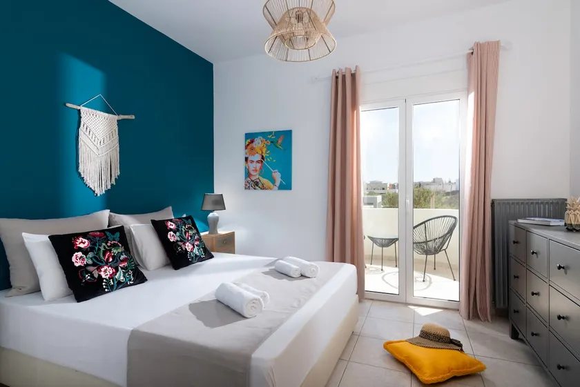 Soak up the Retro Vibes at a Beachfront Escape - Image 1