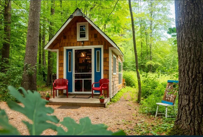 Old Blue glamp-home/bath house-breakfast/spa/wifi - Image 1