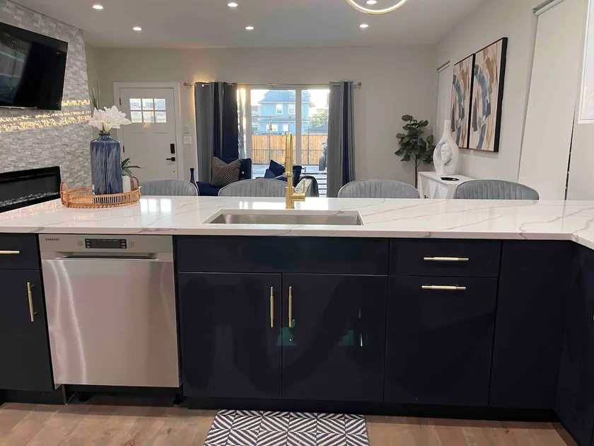 Modern Home ~20 min from Downtown - Image 1