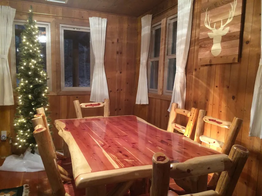 Historic 1922 Cabin with Modern Amenities - Image 1