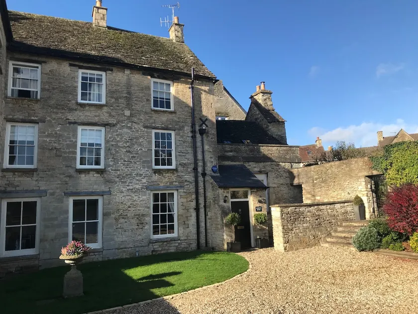 A comfortable and stylish house, central Tetbury. - Image 1