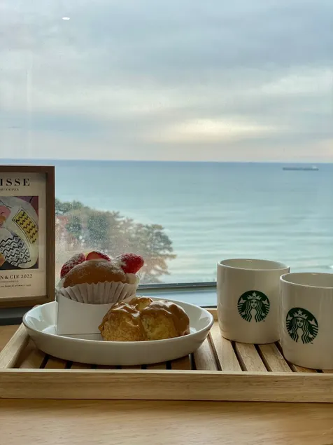 Room with sunrise view #Sunrise #Trustay #High-rise ocean view #3-minute walk from Hansom Beach #Netflix #12 pm check-out - Image 1