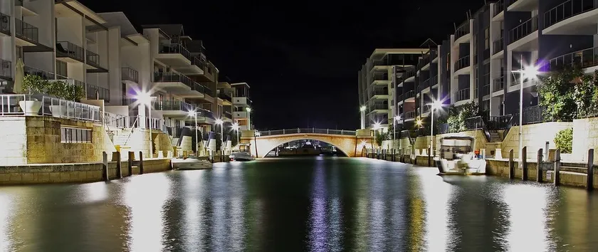 Venetian Canals Mandurah Apartment - Image 1