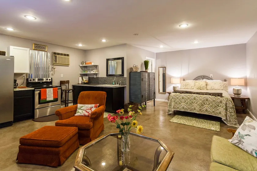 Walk your dog to 5 Points; 3 mins drive downtown! - Image 1