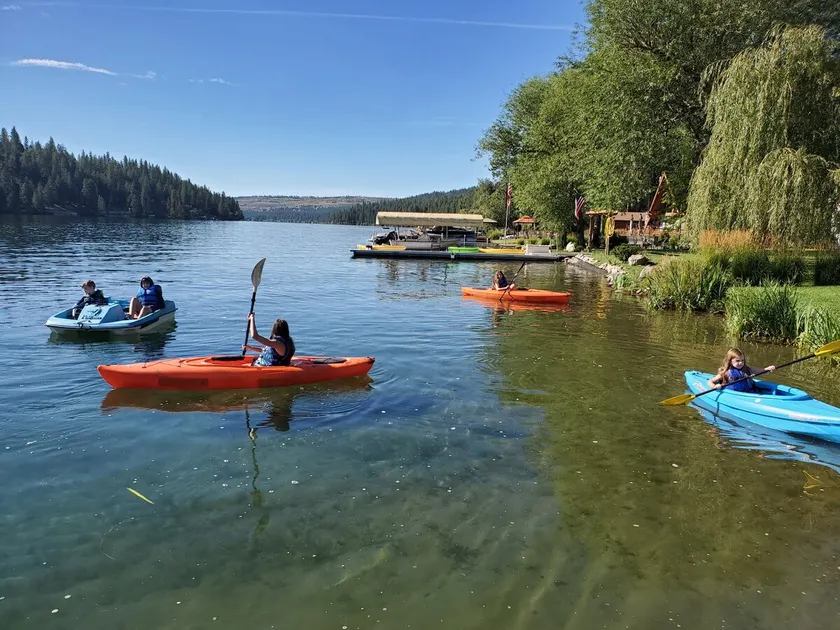 Scenic Lakefront Getaway * Private Sandy Beach - Image 1
