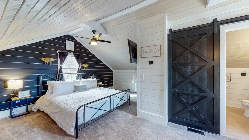 The Towpath Retreat-A Cozy Farmhouse Stay - Image 1