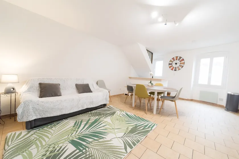Gorgeous Triplex in the center of Pont-Saint-Esprit - Image 1
