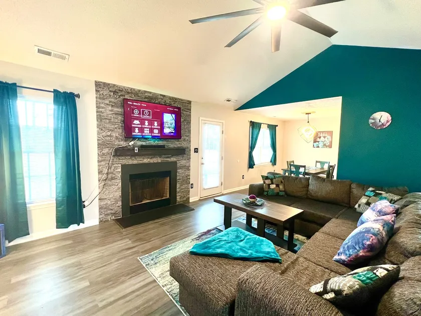 Hidden Gem! The city’s Exclusive Secluded Getaway! - Image 1