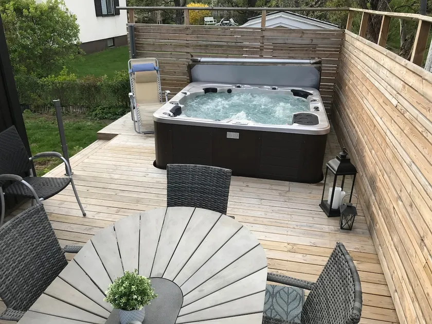 Spacious villa with outdoor spa - Image 1