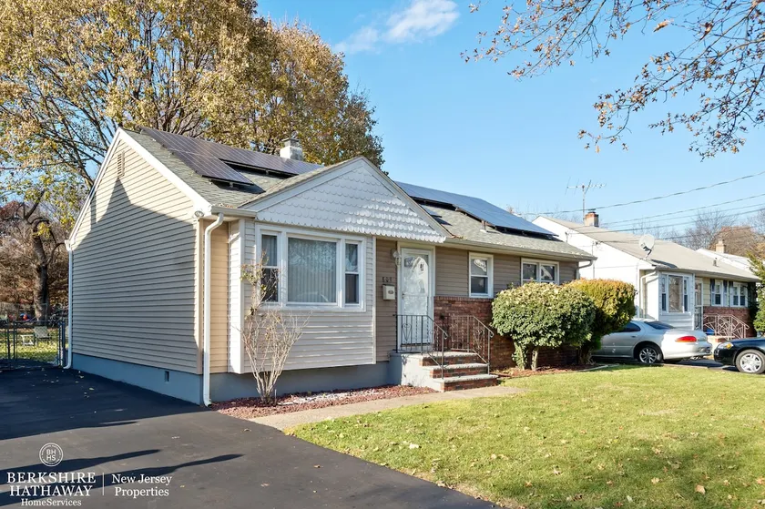 Fully Updated Private Entry Unit, 45 mins from NYC - Image 1